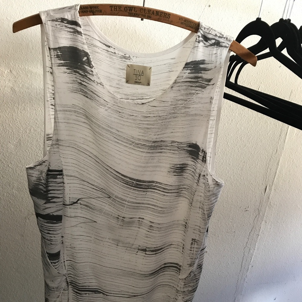 Black& White Abstract Pockets Tunic